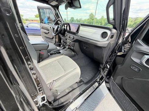 Used 2024 Jeep Wrangler Unlimited w/ Convenience Group AWD/4WD image 43