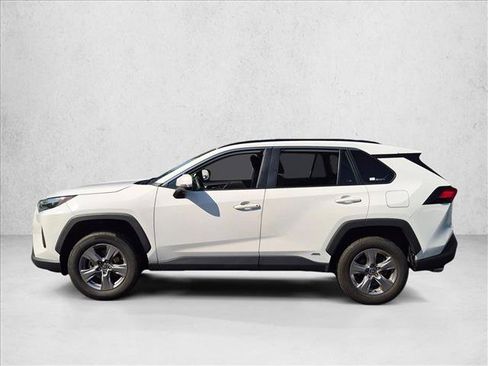 Used 2025 Toyota RAV4 XLE AWD/4WD image 6