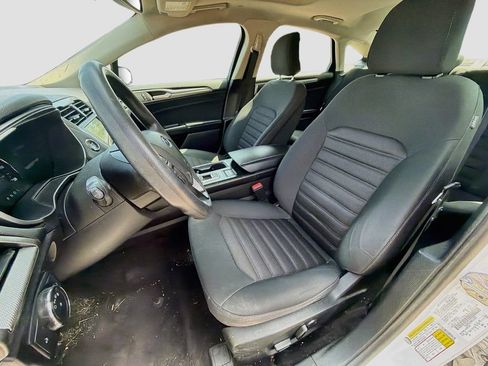 Used 2019 Ford Fusion SE FWD image 22