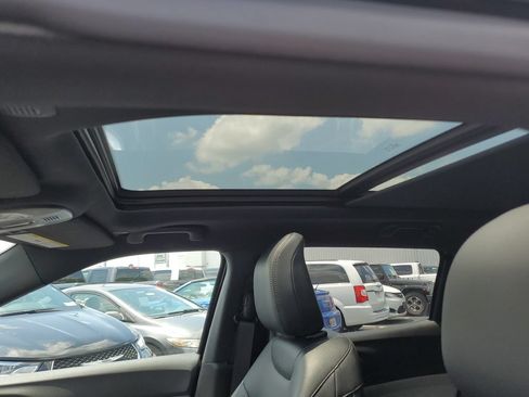 Used 2024 Jeep Compass Latitude w/ Sun and Sound Group AWD/4WD image 19
