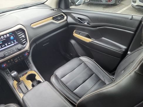 Used 2019 GMC Acadia Denali w/ Technology Package FWD image 9