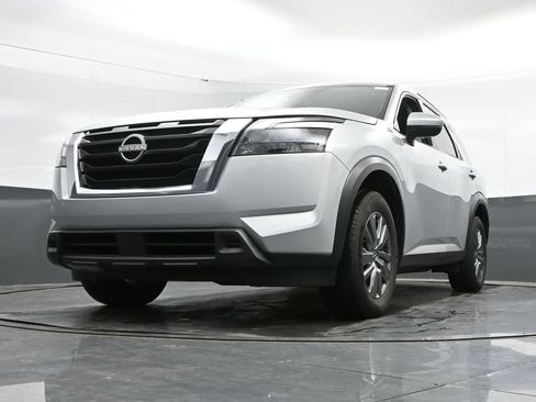Used 2025 Nissan Pathfinder SV FWD image 44
