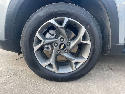 Used 2025 Chevrolet Trax LT w/ LT Convenience Package image 30