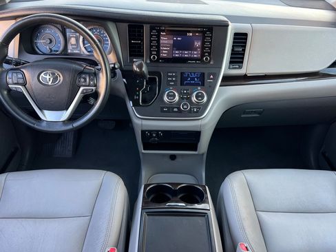 Used 2020 Toyota Sienna XLE image 13