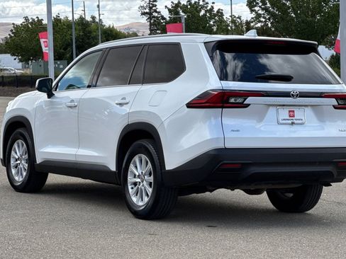 Used 2025 Toyota Grand Highlander AWD image 6