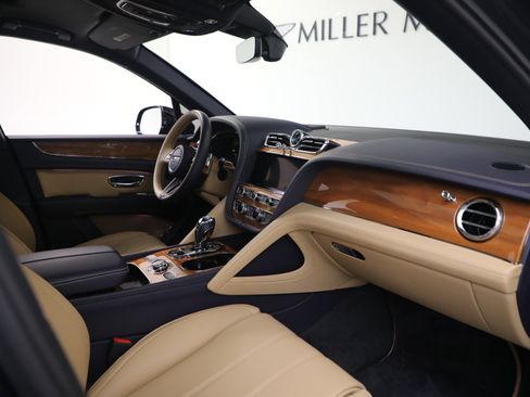 Certified 2024 Bentley Bentayga Extended Wheelbase image 22