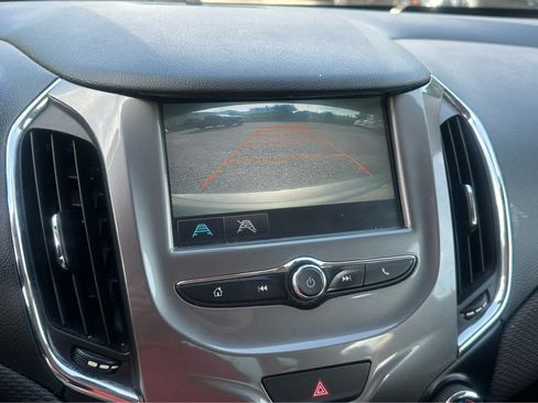 Used 2017 Chevrolet Cruze LT FWD image 15