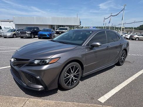 Used 2023 Toyota Camry SE w/ Convenience Package FWD image 1