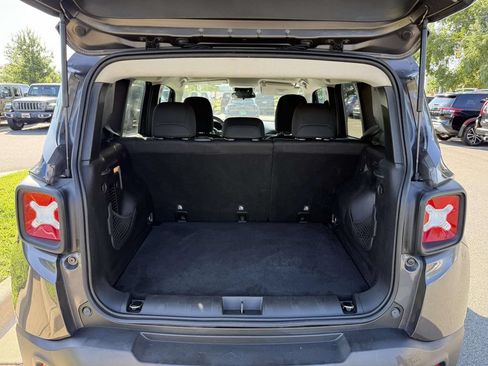 Used 2019 Jeep Renegade Latitude AWD/4WD image 34
