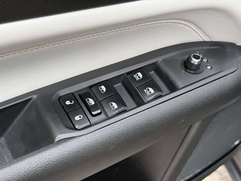 Used 2023 Jeep Compass Limited AWD/4WD image 17