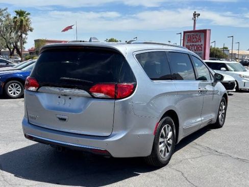 Used 2019 Chrysler Pacifica Touring-L Plus FWD image 3