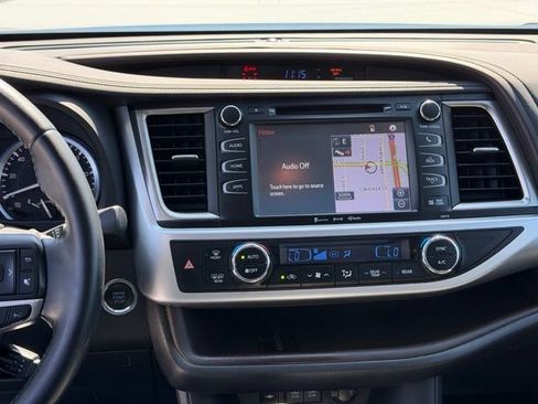 Used 2017 Toyota Highlander XLE AWD/4WD image 15