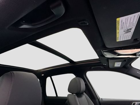 Used 2022 BMW X5 sDrive40i w/ Parking Assistance Package image 17