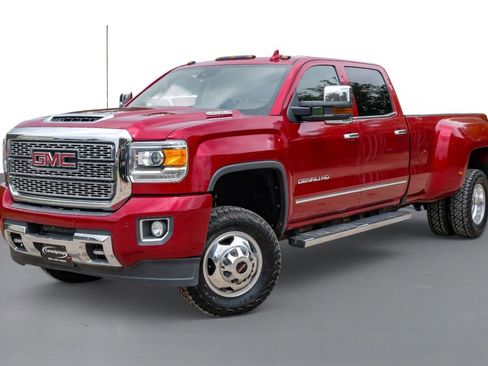 Used 2019 GMC Sierra 3500 Denali w/ Duramax Plus Package AWD/4WD image 4