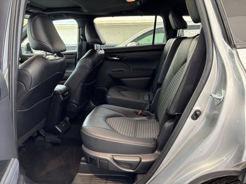 Used 2025 Toyota Highlander XSE AWD/4WD image 27