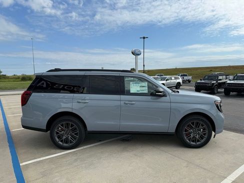 New 2025 Ford Expedition Platinum w/ Stealth Performance Package image 7