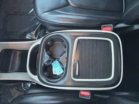 Used 2024 Chrysler Pacifica Touring-L FWD image 31
