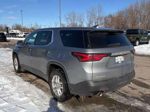 Used 2023 Chevrolet Traverse LS image 6