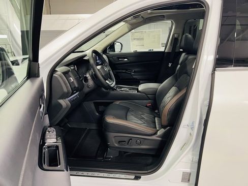New 2026 Nissan Pathfinder Platinum image 26