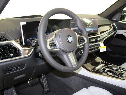 New 2026 BMW X5 xDrive40i w/ M Sport Package image 4