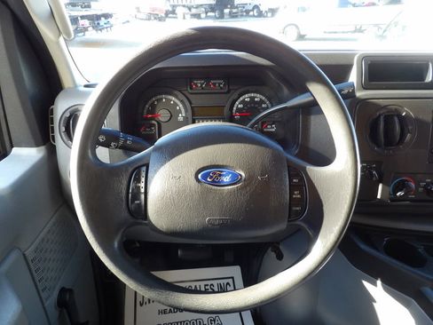 Used 2016 Ford E-350 and Econoline 350 Super Duty image 19