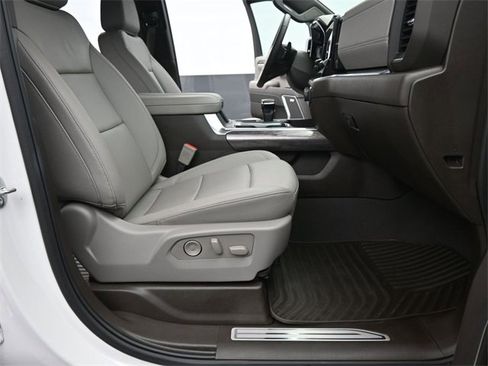 Used 2025 Chevrolet Silverado 1500 LTZ image 18
