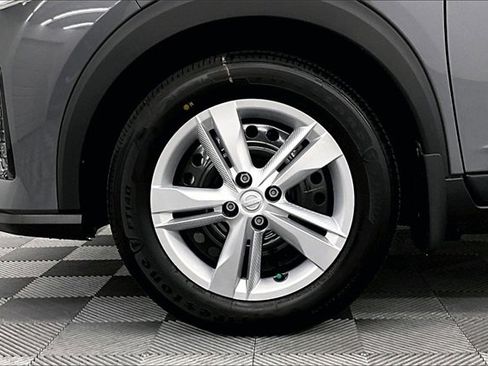 New 2025 Nissan Kicks Play S image 11