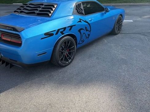 Used 2023 Dodge Challenger SRT Hellcat w/ Driver Convenience Group RWD image 4
