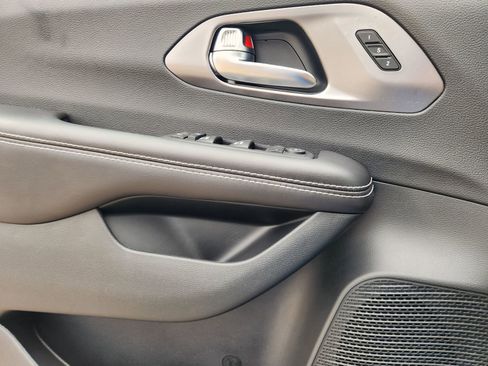 New 2026 Chrysler Pacifica Select image 18