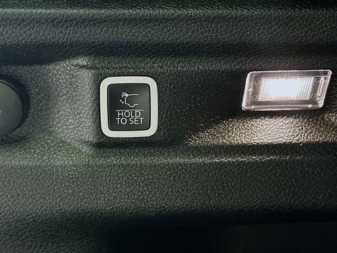 Used 2023 Jeep Grand Cherokee L Laredo image 32