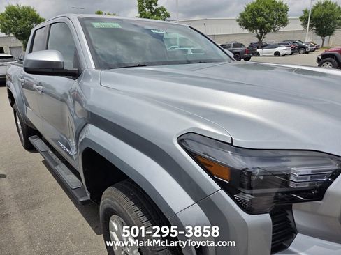 Used 2025 Toyota Tacoma SR5 AWD/4WD image 3