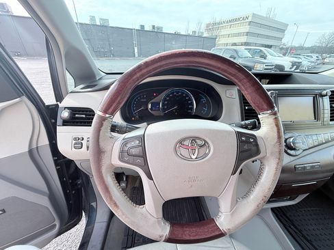 Used 2011 Toyota Sienna Limited image 15