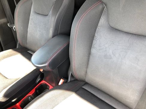 Used 2020 Jeep Renegade Trailhawk w/ Cold Weather Group image 18