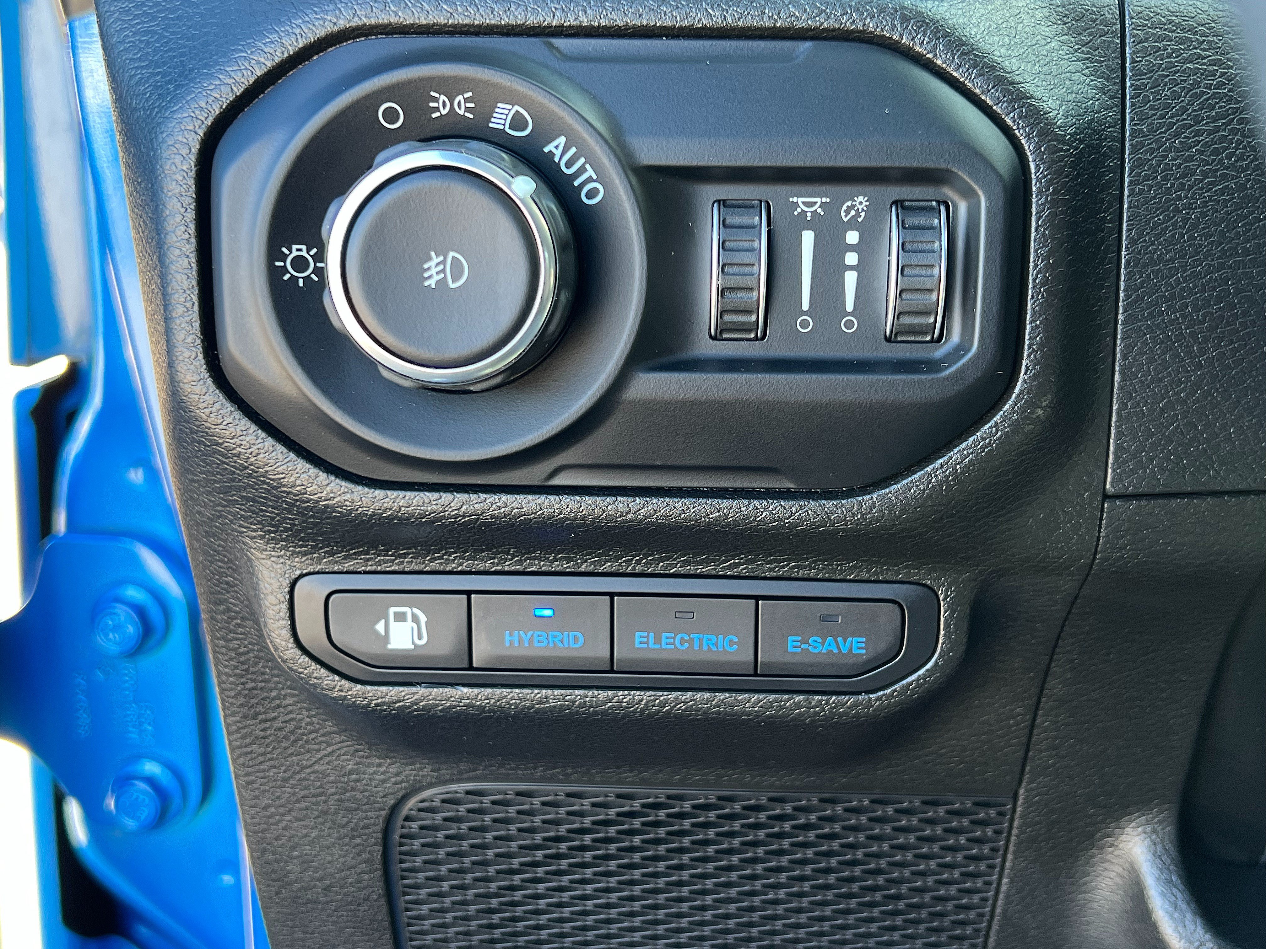 Used 2022 Jeep Wrangler Unlimited Sahara w/ Cold Weather Group AWD/4WD image 12