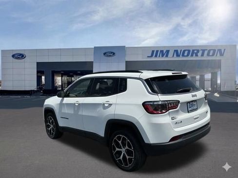 Used 2024 Jeep Compass Latitude AWD/4WD image 7