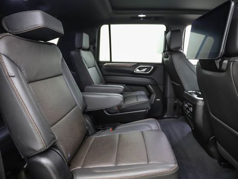 Used 2024 Chevrolet Suburban High Country w/ Advanced Technology Package image 27