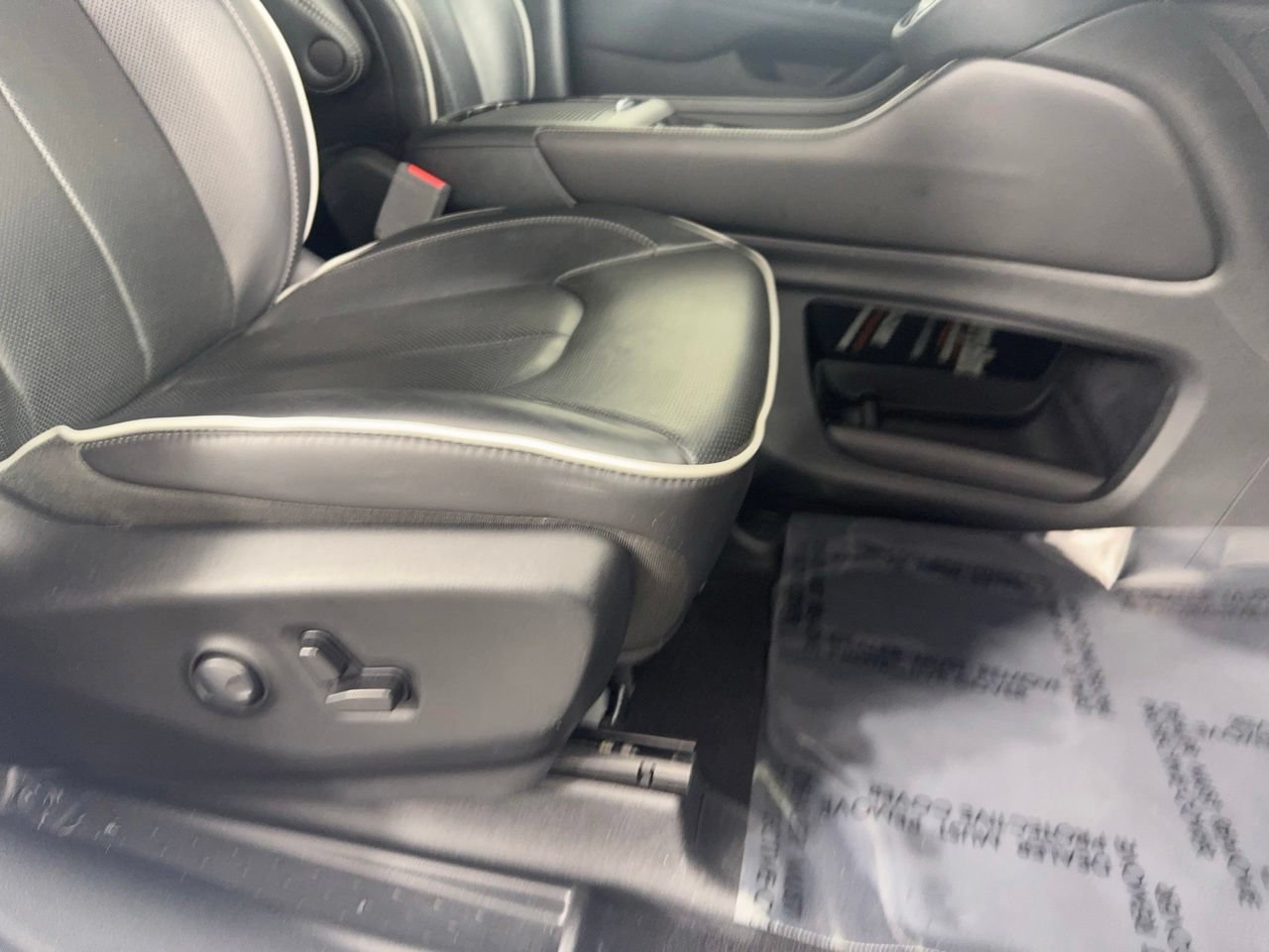 Used 2025 Chrysler Pacifica Limited FWD image 35