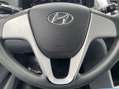 Used 2013 Hyundai Accent GLS FWD image 16