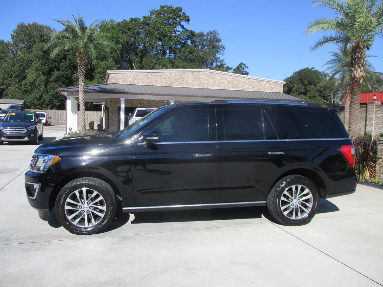 Used 2018 Ford Expedition Limited RWD image 1