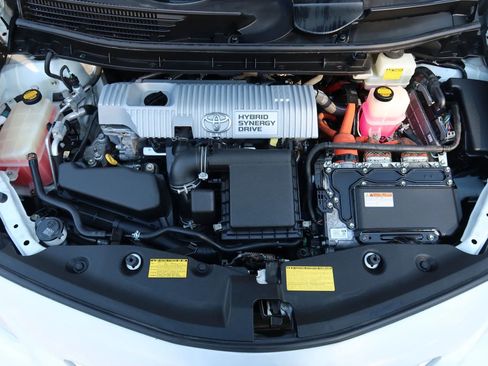 Used 2014 Toyota Prius V Two image 25