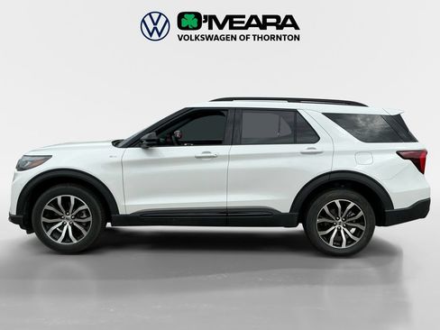 Used 2025 Ford Explorer ST-Line AWD/4WD image 2