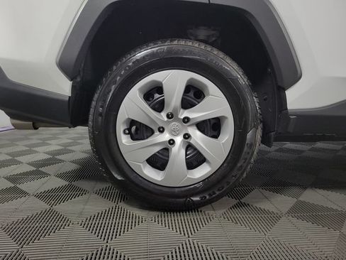 Used 2020 Toyota RAV4 LE FWD image 11
