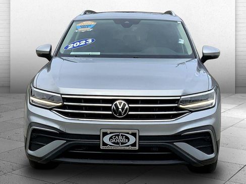 Used 2023 Volkswagen Tiguan SE image 2