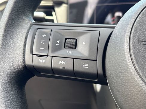 Used 2025 Nissan Kicks SV FWD image 9