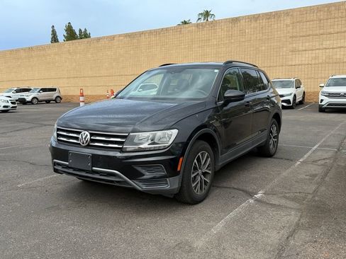 Used 2019 Volkswagen Tiguan SE FWD image 2