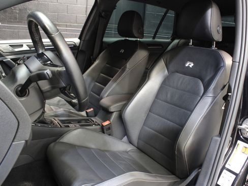 Used 2017 Volkswagen Golf R 4-Door image 24