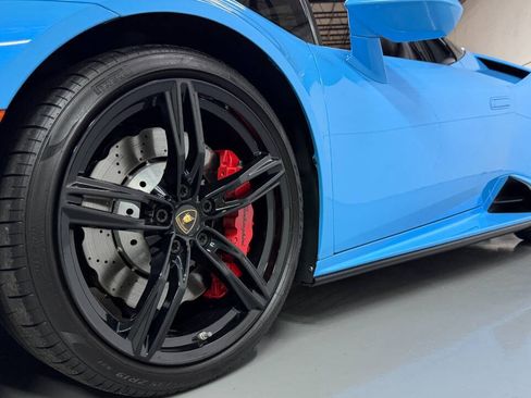 Used 2020 Lamborghini Huracan EVO RWD image 32