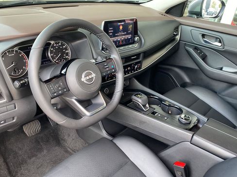 Certified 2023 Nissan Rogue SV w/ SV Premium B Package AWD/4WD image 16