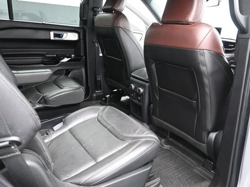 Used 2021 Ford Explorer Platinum w/ Equipment Group 601A AWD/4WD image 34