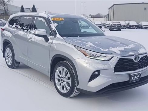 Used 2023 Toyota Highlander Limited image 5
